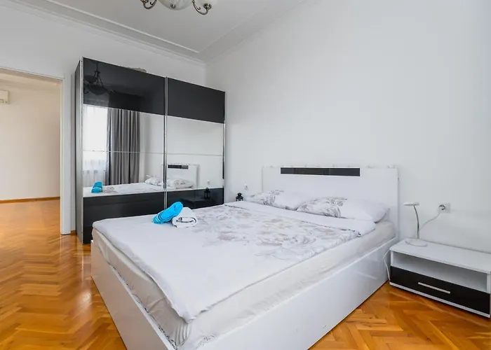 Vitosha Str 2bd White & Blue By Flat Mаnager