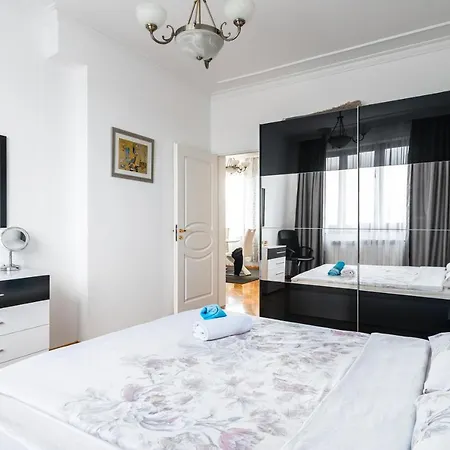 Vitosha Str 2bd White & Blue By Flat Mаnager * ソフィア