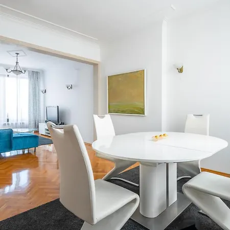 Daire Vitosha Str 2bd White & Blue By Flat Mаnager Sofya