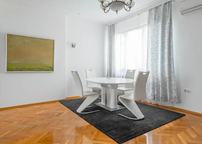Vitosha Str 2bd White & Blue By Flat Mаnager Apartment Sofia