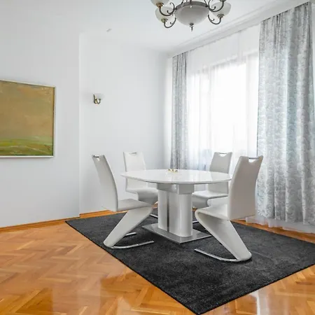 Vitosha Str 2bd White & Blue By Flat Mаnager Apartment Sofia