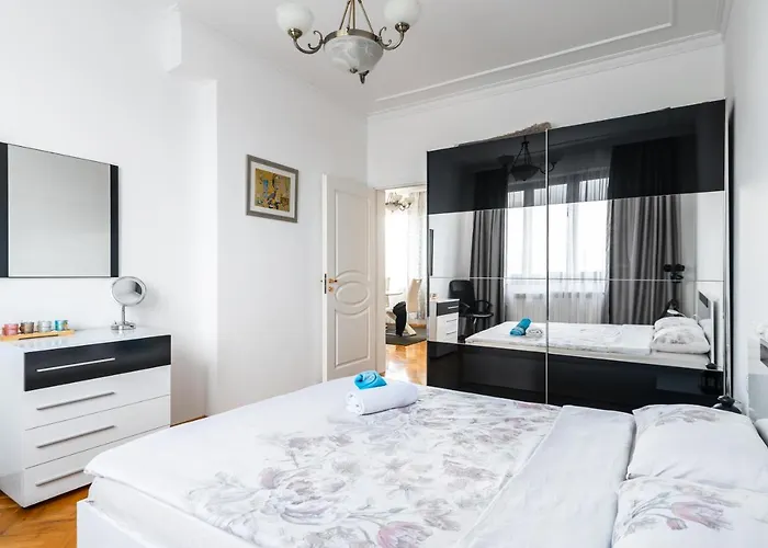 Vitosha Str 2bd White & Blue By Flat Mаnager * Sofie